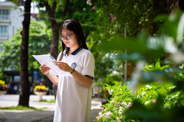  Lâm Anh hy vọng ngữ liệu sẽ vào tác phẩm thơ. Ảnh: Đinh Hà.