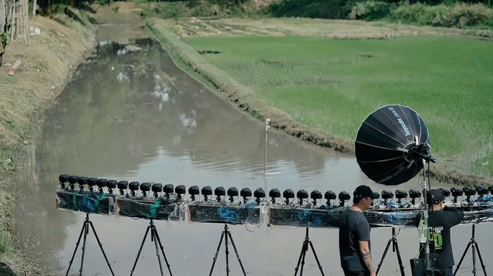 Hậu trường cho thấy ekip bố trí hàng loạt camera nhằm ghi lại cùng một khoảnh khắc từ nhiều góc nhìn khác nhau.. Ảnh: Sơn Tùng M-TP Official/YouTube.
