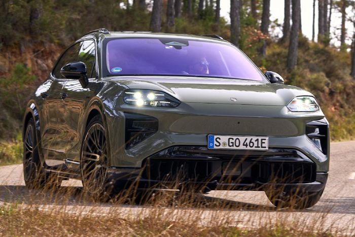  Trước diễn biến thị trường xe điện đang chững lại, Porsche đã phần nào điều chỉnh chiến lược, quay trở lại tập trung nhiều hơn vào các dòng xe sử dụng động cơ đốt trong. 