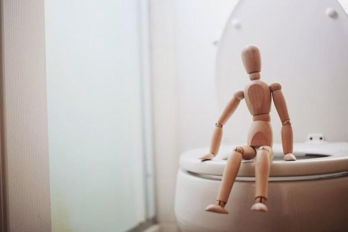  Triệu chứng có thể xuất hiện rồi tự biến mất, khiến người bệnh lầm tưởng bệnh đã khỏi trong khi khối u vẫn âm thầm phát triển. Ảnh: Unsplash. 