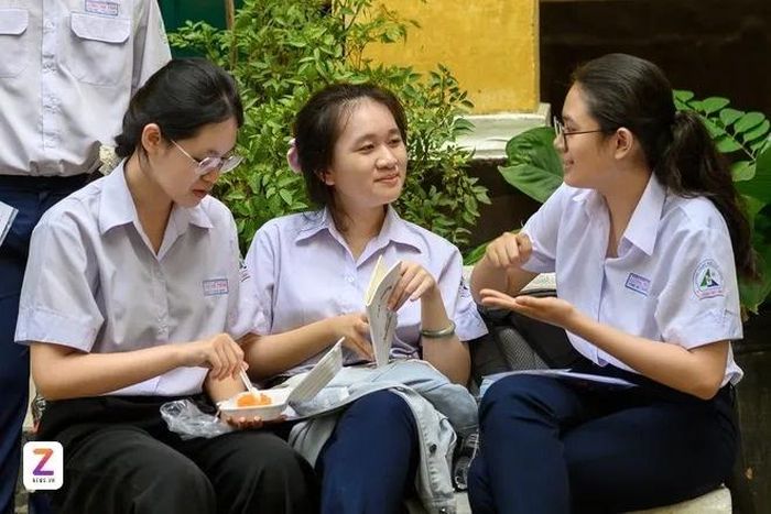 Bảo An (giữa) ấn tượng với câu hỏi làm thế nào để có những "Steve Jobs Việt Nam". Ảnh: Thái An.