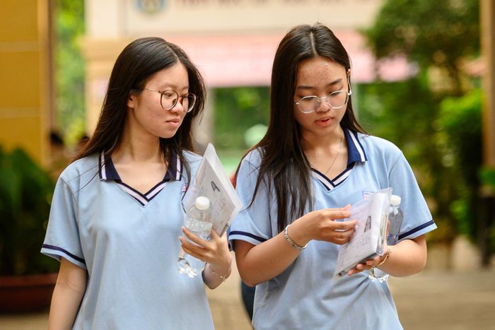  Chiều nay, thí sinh tiếp tục thực hiện bài thi môn Toán, thời gian làm bài là 90 phút. Đến sáng 12/6, thí sinh sẽ dự thi hai môn thi tự chọn, thời gian làm bài mỗi môn là 50 phút. 