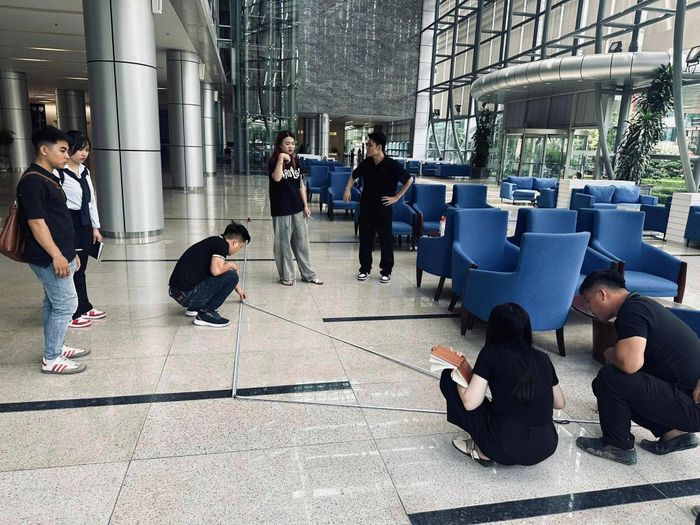 Đội ngũ của Hải Yến đang chuẩn bị cho các hoạt động team building. Ảnh: NVCC.