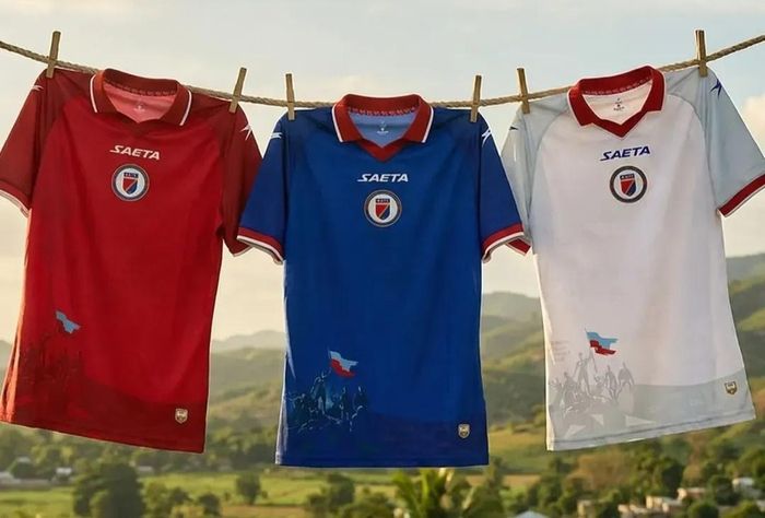Ba áo đấu gây sốt của Haiti tại World Cup 2026 do Saeta thiết kế. Ảnh: Saete.