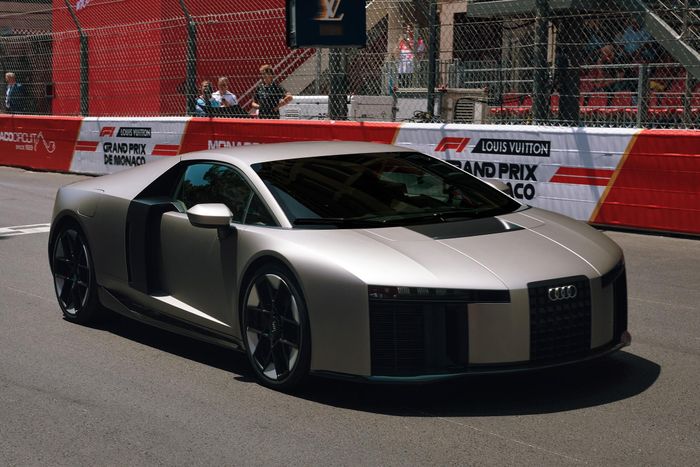 Với cơ cấu này, "đàn em" của Audi R8 có công suất tối đa 1.001 mã lực. Audi Nuvolari có khả năng tăng tốc từ 0 lên 100 km/h chỉ trong 2,6 giây, tốc độ tối đa hơn 350 km/h. 