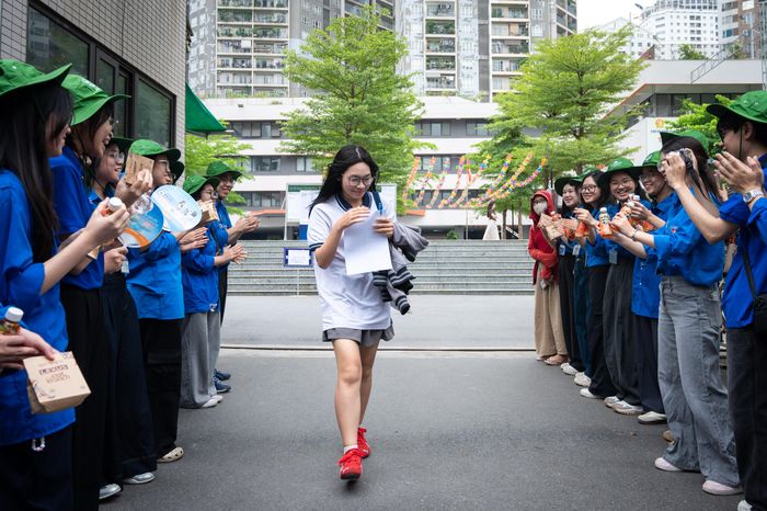  Thí sinh Hà Nội sau buổi thi môn Ngữ văn. Ảnh: Đinh Hà.