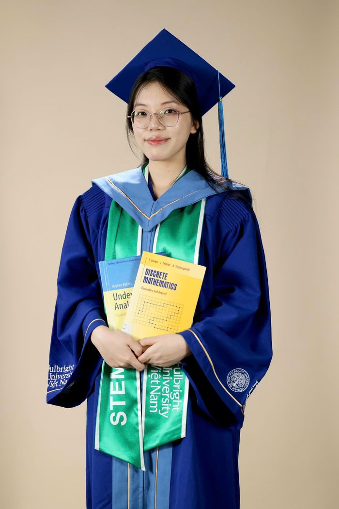 Phương Linh tốt nghiệp trường Đại học Fulbright Việt Nam với GPA 3.93. Ảnh: NVCC.