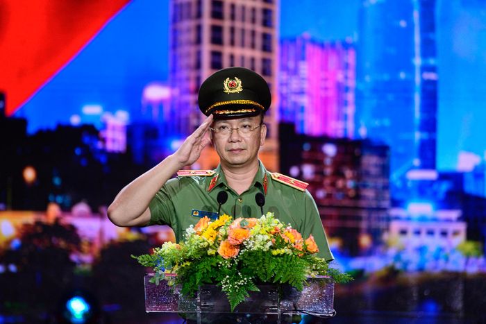 Phát biểu tại buổi khai mạc, Thiếu tướng Phạm Kim Đĩnh, Cục trưởng Cục Công tác chính trị, Bộ Công an nhận định "Tổ quốc bình yên" không chỉ là một chuỗi hoạt động kỷ niệm, mà còn là cuộc gặp gỡ giữa lịch sử và hiện tại, giữa ký ức hào hùng và nhịp sống đô thị hiện đại; là hành trình kể lại bằng nghệ thuật, công nghệ và cảm xúc về những con người đã âm thầm đứng phía sau sự bình yên của nhân dân.