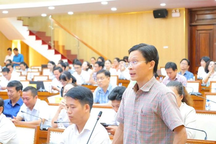 Các doanh nghiệp, nhà đầu tư tham dự Hội nghị nêu ý kiến về những khó khăn, vướng mắc trong quá trình triển khai dự án