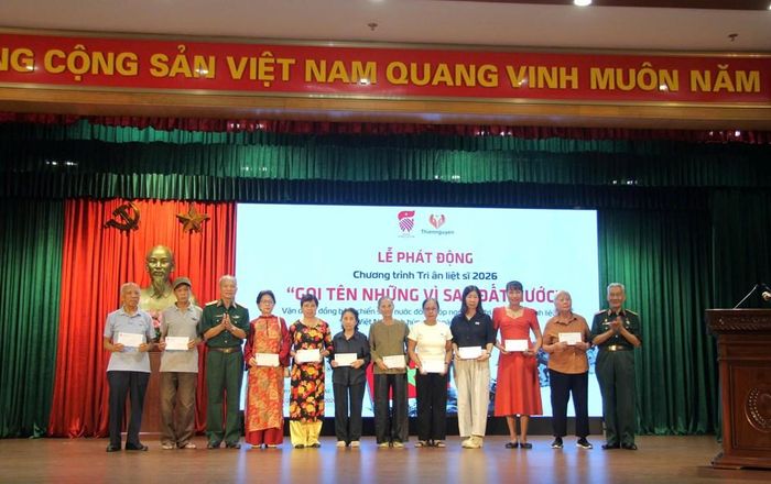 Chương trình đã tặng quà các gia đình liệt sĩ