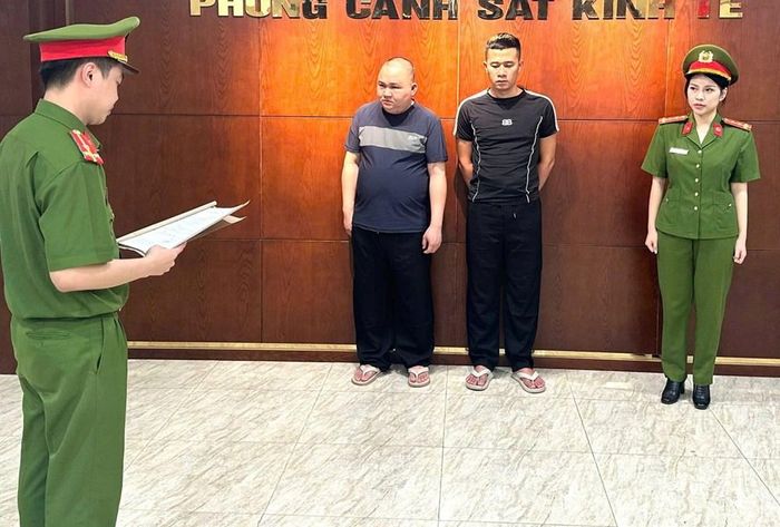 Cơ quan CSĐT Công an tỉnh Thanh Hóa thi hành Quyết định khởi tố vụ án, khởi tố bị can. Ảnh: Công an Thanh Hóa