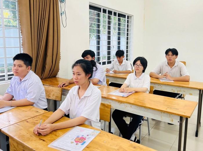 Thí sinh tại điểm thi trường THPT Võ Thị Sáu. Ảnh: Huỳnh Sơn-TTXVN