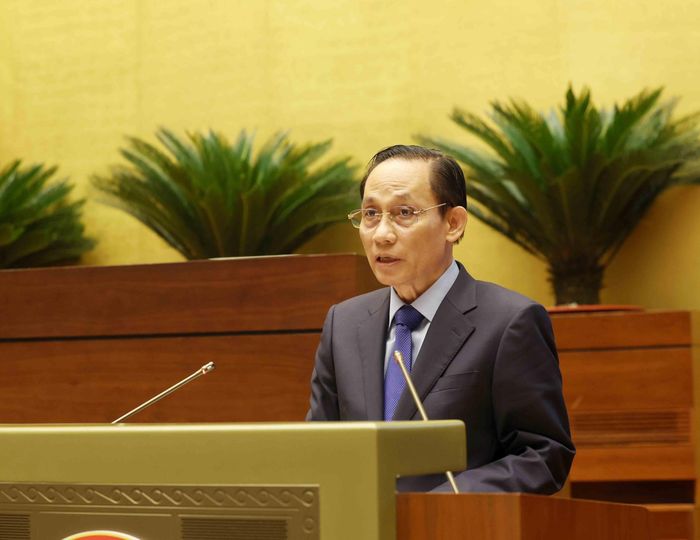 Đồng chí Lê Hoài Trung, Ủy viên Bộ Chính trị, Bộ trưởng Bộ Ngoại giao trình bày nội dung cơ bản của Nghị quyết số 06- NQ/TW. Ảnh: Phương Hoa - TTXVN