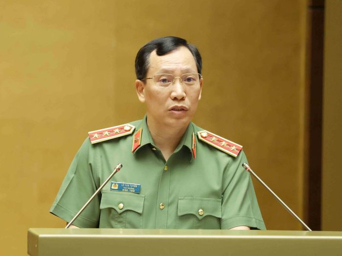 Thượng tướng Lê Văn Tuyến, Ủy viên Trung ương Đảng, Thứ trưởng Bộ Công an trình bày tham luận tại hội nghị. Ảnh: Phương Hoa - TTXVN