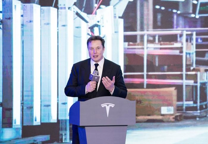 Giám đốc điều hành (CEO) của Tesla Elon Musk phát biểu tại lễ ra mắt một mẫu xe của Tesla ở Thượng Hải, Trung Quốc. Ảnh tư liệu: THX/TTXVN