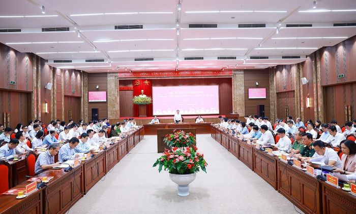 Thủ tướng Lê Minh Hưng làm việc với Ban Thường vụ Thành ủy Hà Nội. Ảnh: Dương Giang – TTXVN