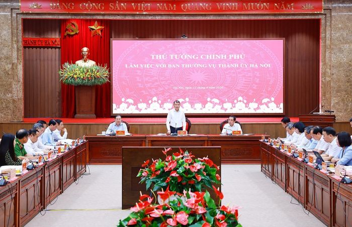 Thủ tướng Lê Minh Hưng làm việc với Ban Thường vụ Thành ủy Hà Nội. Ảnh: Dương Giang – TTXVN