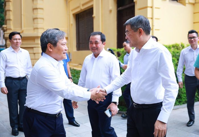 Thủ tướng Lê Minh Hưng làm việc với Ban Thường vụ Thành ủy Hà Nội. Ảnh: Dương Giang – TTXVN