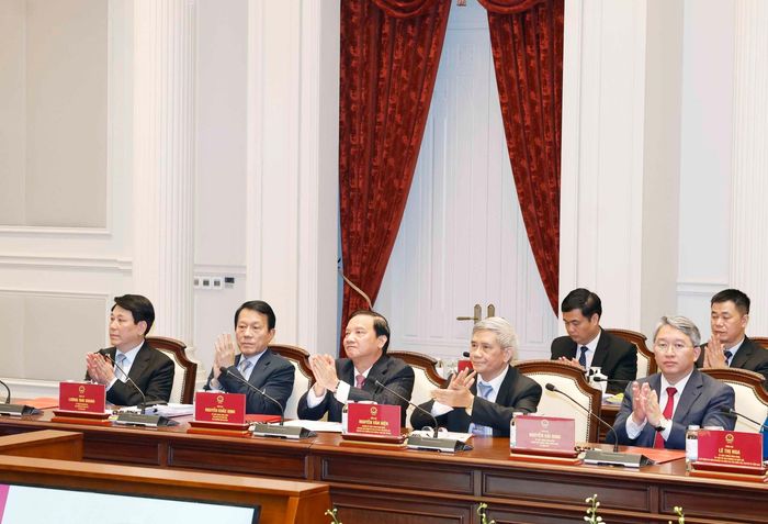 Các đại biểu tham dự phiên họp