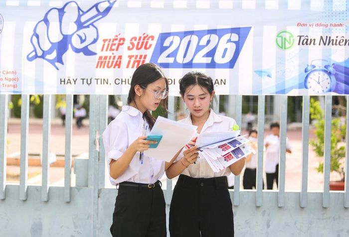 Các thí sinh hoàn thành môn Toán, sẵn sàng bước vào các môn thi tự chọn của Kỳ thi tốt nghiệp Trung học phổ thông năm 2026. Ảnh: Giang Phương - TTXVN