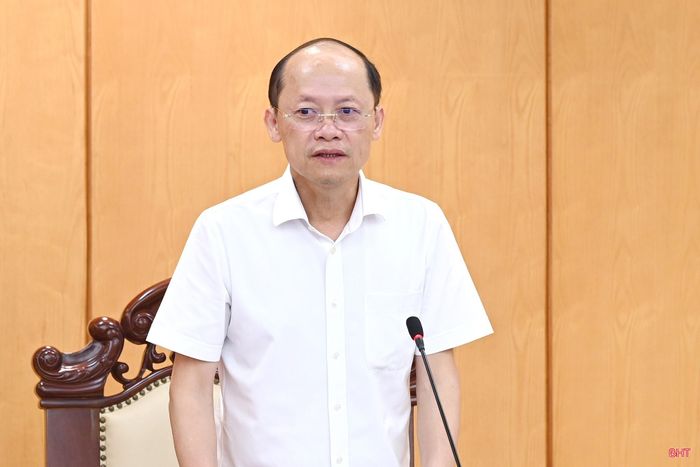 Đồng chí Nguyễn Hồng Lĩnh - Phó Bí thư Thường trực Tỉnh ủy, Chủ tịch HĐND tỉnh kết luận cuộc họp.