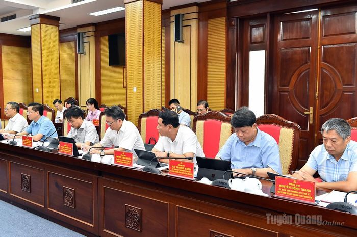 Các đồng chí Ủy viên Ban Thường vụ Tỉnh ủy tại hội nghị. Ảnh: Báo Tuyên Quang.
