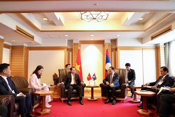 Thủ tướng Lào nhất trí với các đề xuất của Phó Thủ tướng Lê Tiến Châu, đề nghị hai bên phối hợp chặt chẽ để tổ chức các hoạt động kỷ niệm 65 năm quan hệ Việt Nam - Lào - Ảnh: VGP/Thu Sa