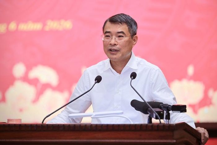 Thủ tướng đề nghị Thành phố cần liên tục rà soát kịch bản tăng trưởng 6 tháng cuối năm 2026 để giao chỉ tiêu, nhiệm vụ cụ thể cho các sở, ngành, xã, phường - Ảnh: VGP/Nhật Bắc