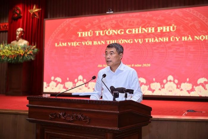 Thủ tướng nêu rõ, Thành phố cần xác định mục tiêu, tiêu chuẩn cao hơn để đóng góp nhiều hơn vào mục tiêu chung của cả nước - Ảnh: VGP/Nhật Bắc