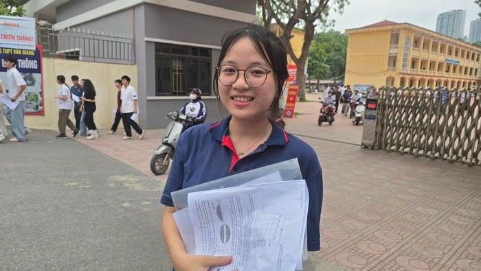 Em Đoàn Khánh Linh nhận xét đề thi "dễ hơn các đề thi thử của Sở" - Ảnh: VGP/Thu Trang