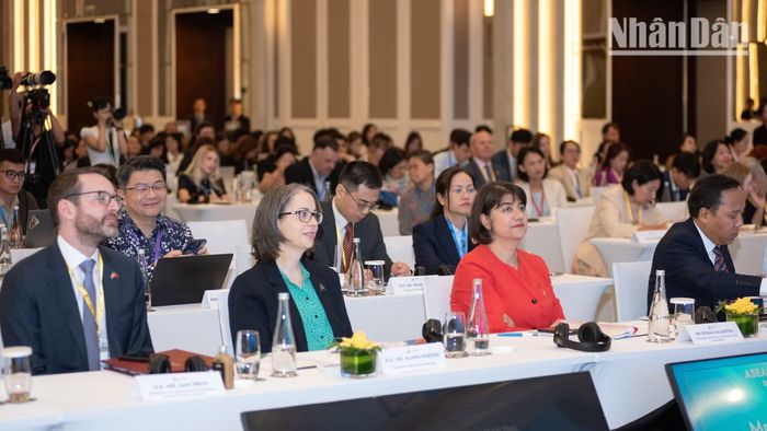Quốc vụ khanh Vương quốc Anh dự một phiên thảo luận tại Diễn đàn Tương lai ASEAN 2026.