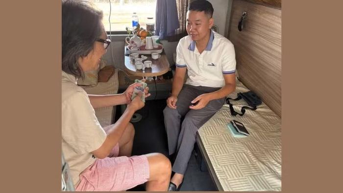 Sau khi lập biên bản theo quy định, Trưởng tàu đã nhanh chóng liên hệ với hành khách thông qua thông tin trên hệ thống vé để thông báo nhận lại tài sản.