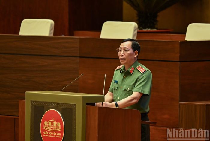 Thượng tướng Lê Văn Tuyến, Ủy viên Trung ương Đảng, Thứ trưởng Công an tham luận tại hội nghị. (Ảnh: DUY LINH)