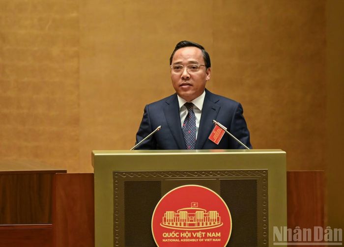 Thứ trưởng Công thương Nguyễn Hoàng Long tham luận tại hội nghị. (Ảnh: DUY LINH)