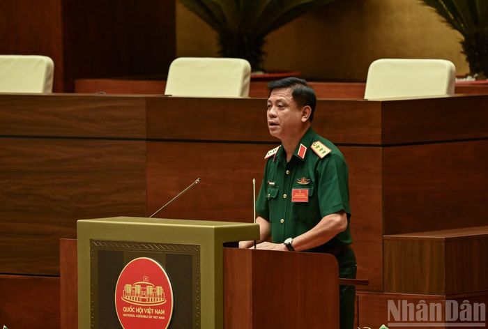 Thượng tướng Nguyễn Trường Thắng, Ủy viên Trung ương Đảng, Thứ trưởng Quốc phòng tham luận tại hội nghị. (Ảnh: DUY LINH)
