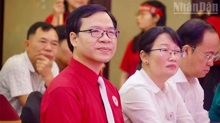 Đại biểu dự khai mạc.