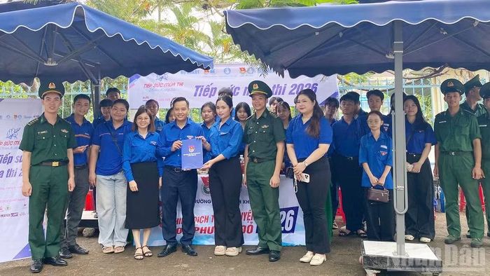 Thăm các lực lượng "Tiếp sức mùa thi".