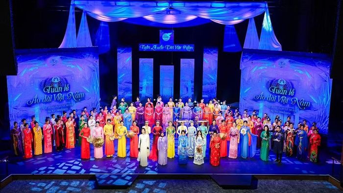 Nhà thiết kế Đỗ Trịnh Hoài Nam cũng tham gia nhiều hoạt động quảng bá, tôn vinh áo dài của Hội Liên hiệp Phụ nữ Việt Nam.