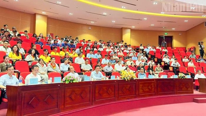Đại biểu tham dự.