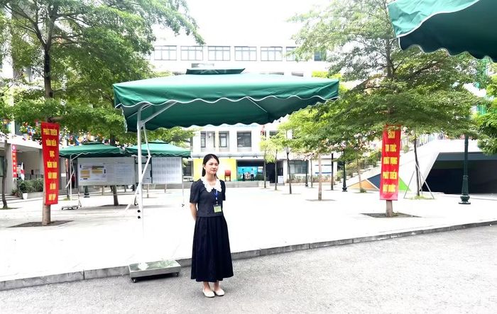 Không khí nghiêm túc bên trong điểm thi.