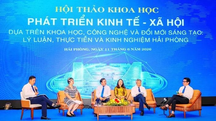 Phiên thảo luận bàn tròn diễn ra sôi nổi tại hội thảo.