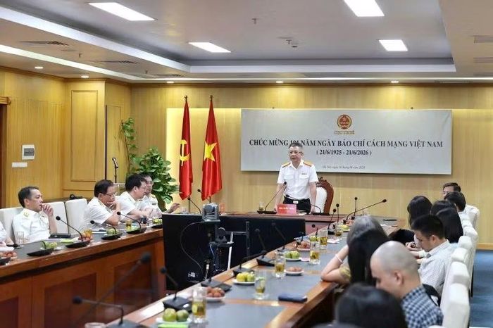 Quang cảnh buổi gặp mặt giữa Cục Thuế và các phóng viên báo chí nhân ngày 21/6.