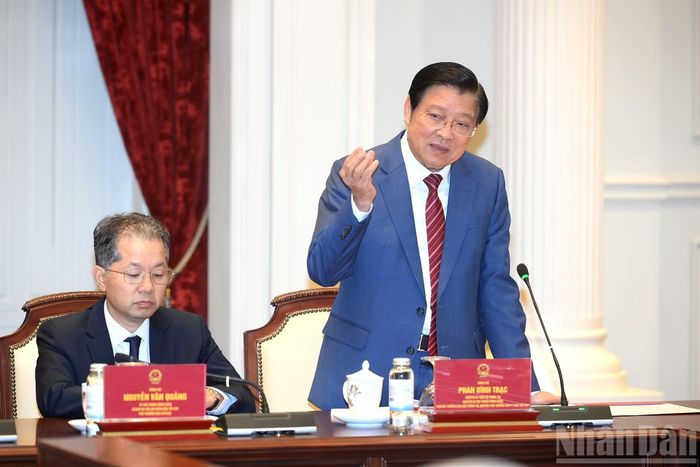 Nguyên Trưởng ban Nội chính Trung ương Phan Đình Trạc phát biểu tại hội nghị.