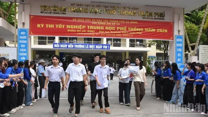 Các thí sinh Đà Nẵng kết thúc ngày thi đầu tiên. (Ảnh: ANH ĐÀO)