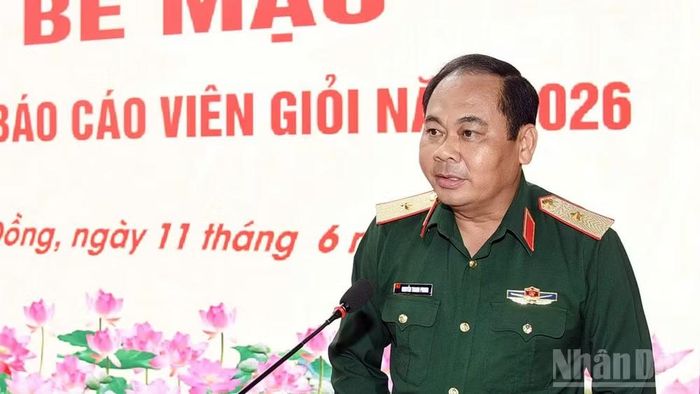 Thiếu tướng Nguyễn Thanh Phong, Phó Chính ủy Học viện Lục quân phát biểu tại lễ bế mạc hội thi.