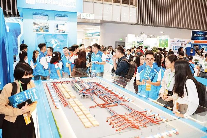 Ứng dụng AI trong vận hành logistics được giới thiệu Triển lãm quốc tế Logistics Việt Nam 2025, diễn ra tại SECC, Thành phố Hồ Chí Minh.