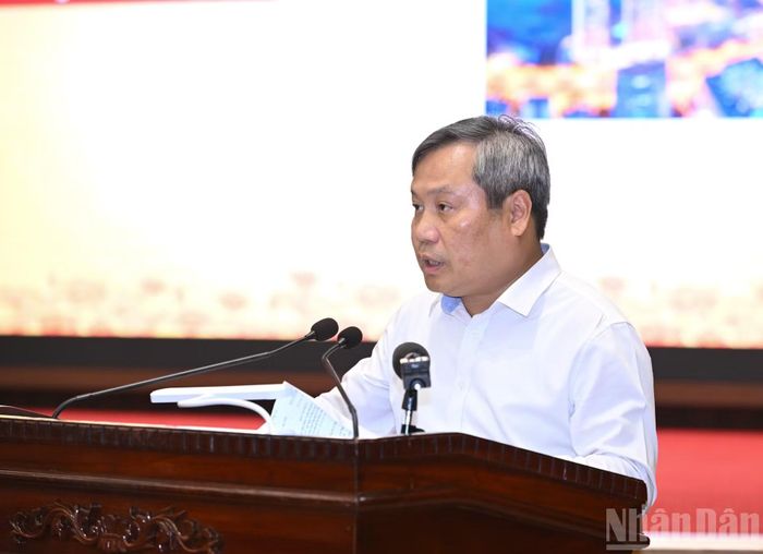Chủ tịch Ủy ban nhân dân thành phố Hà Nội Vũ Đại Thắng phát biểu tại cuộc làm việc.