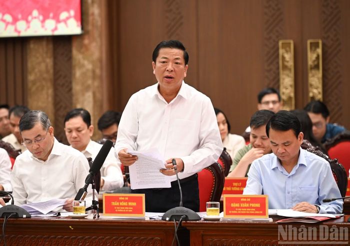 Bộ trưởng Xây dựng Trần Hồng Minh phát biểu tại cuộc làm việc.