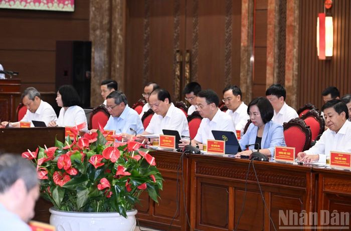 Các đồng chí lãnh đạo thành phố Hà Nội dự cuộc làm việc.