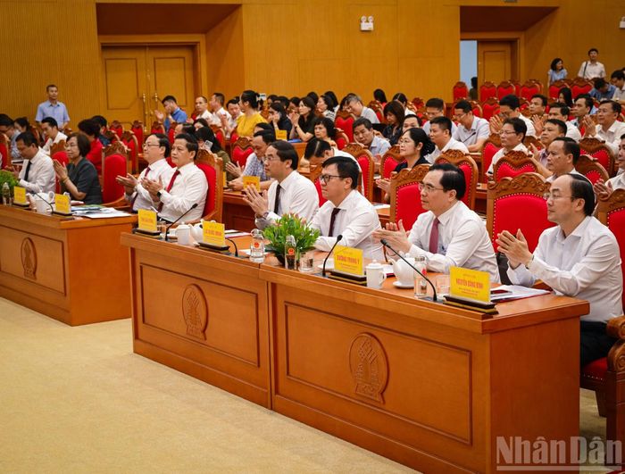Các đồng chí lãnh đạo cơ quan thông tấn, báo chí Trung ương và tỉnh Thái Nguyên dự hội nghị.